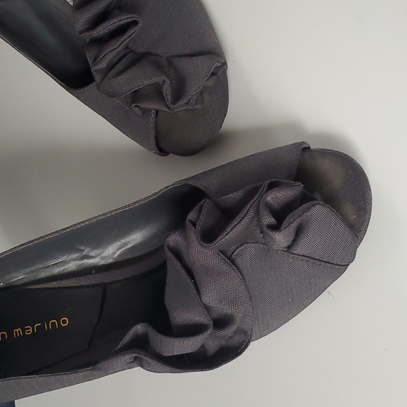 Ann Marino Ruffled Heels - Picture 3 of 8